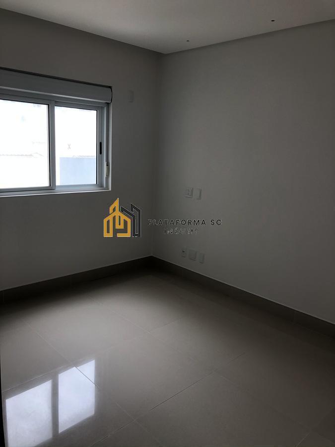 Apartamento à venda com 4 quartos, 240m² - Foto 1