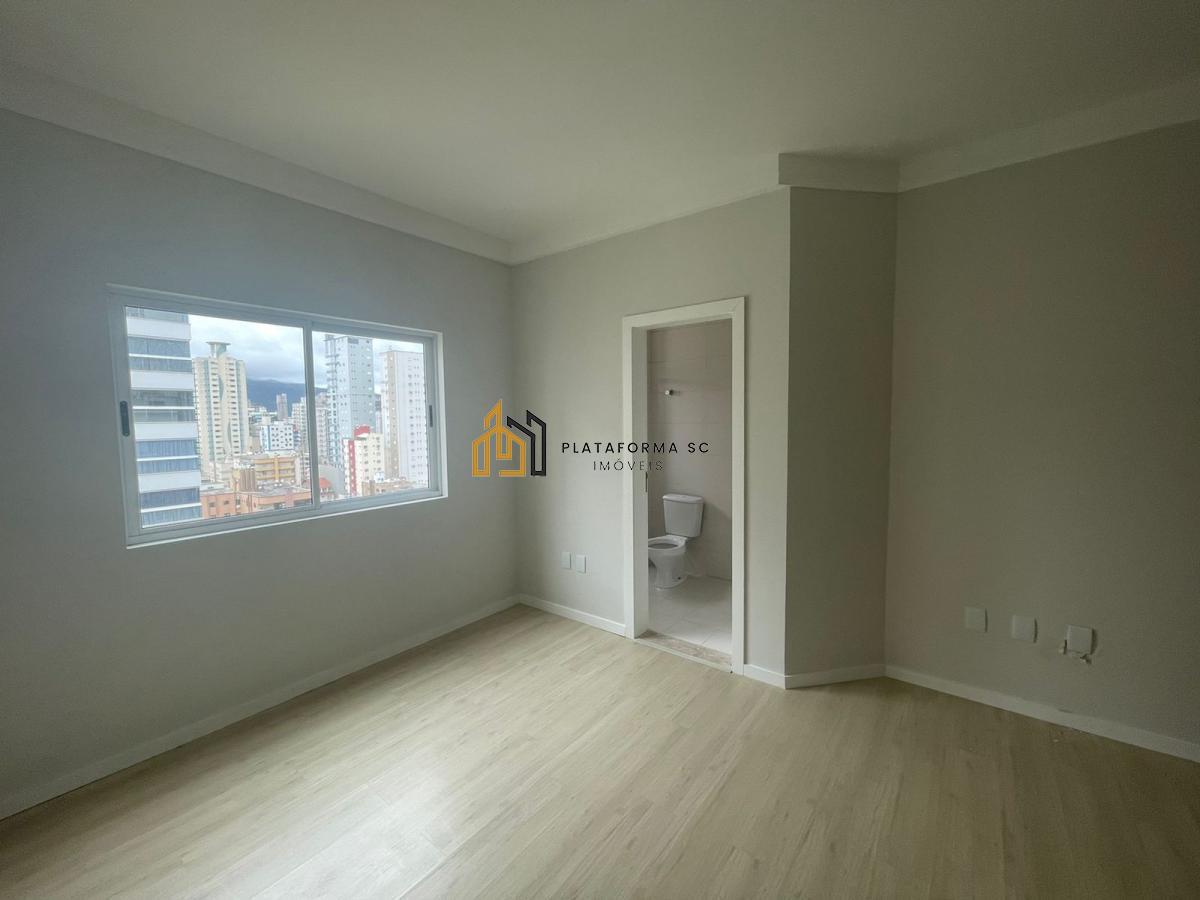 Apartamento à venda com 4 quartos, 196m² - Foto 3