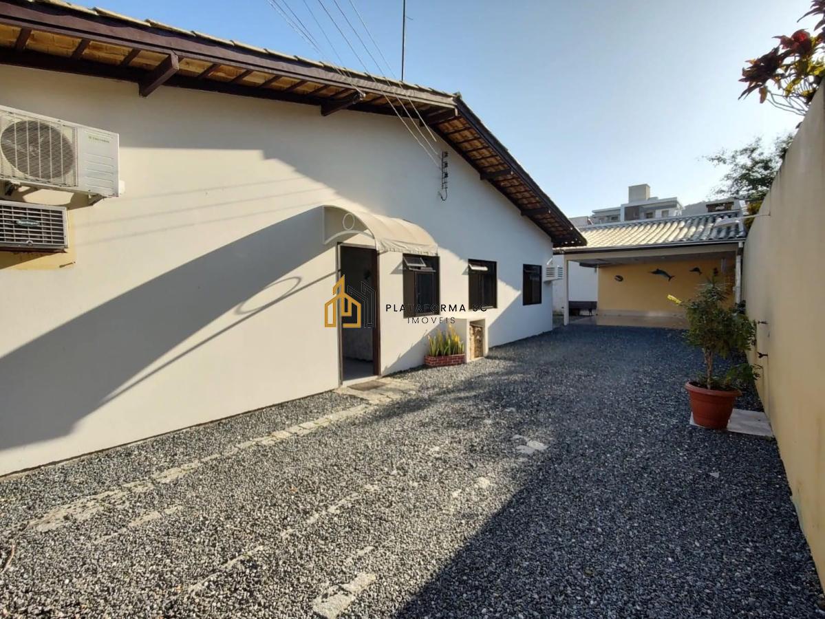 Casa à venda com 4 quartos, 110m² - Foto 2