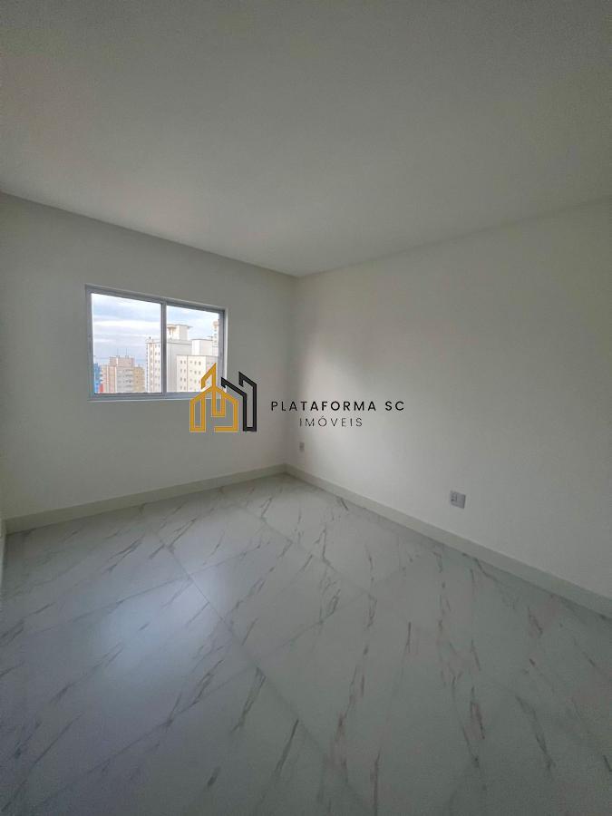 Apartamento à venda com 3 quartos, 145m² - Foto 11