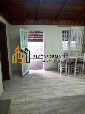 Casa à venda com 2 quartos, 90m² - Foto 2