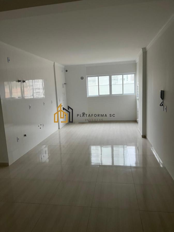 Apartamento à venda com 2 quartos, 70m² - Foto 2