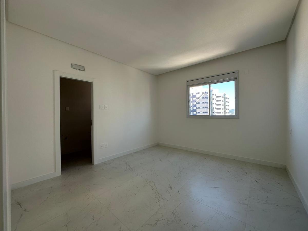 Apartamento à venda com 3 quartos, 140m² - Foto 11