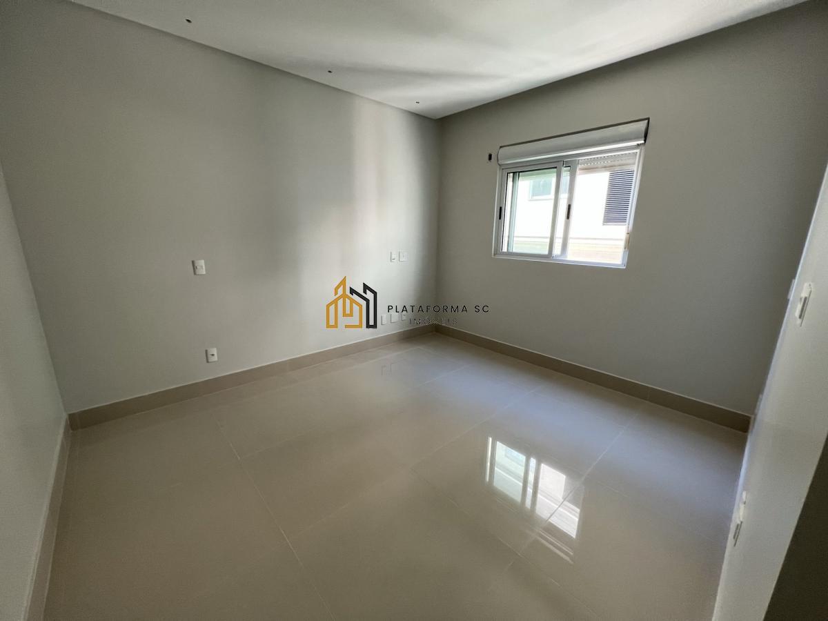 Apartamento à venda com 4 quartos, 240m² - Foto 2