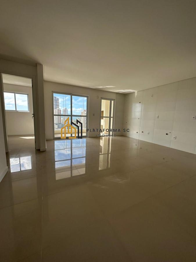 Apartamento à venda com 2 quartos, 67m² - Foto 4