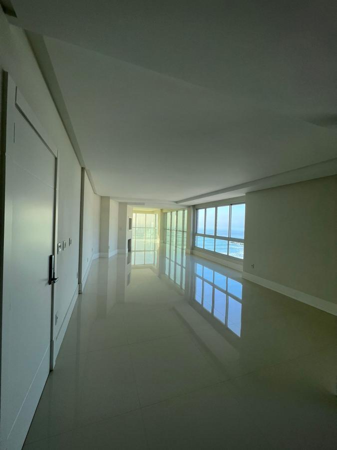 Apartamento à venda com 3 quartos, 201m² - Foto 4