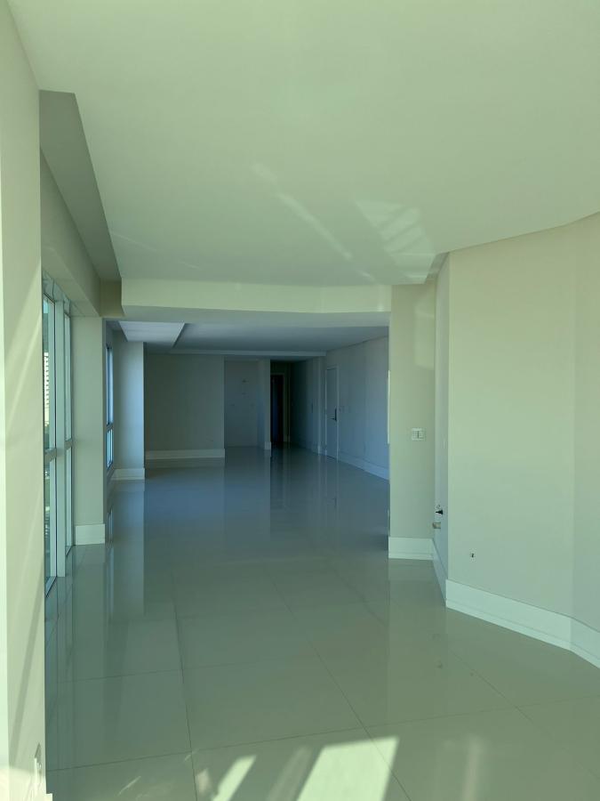 Apartamento à venda com 3 quartos, 201m² - Foto 11