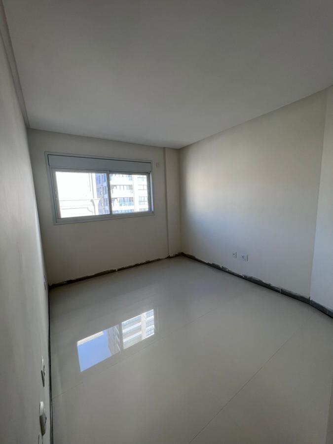 Apartamento à venda com 3 quartos, 201m² - Foto 14