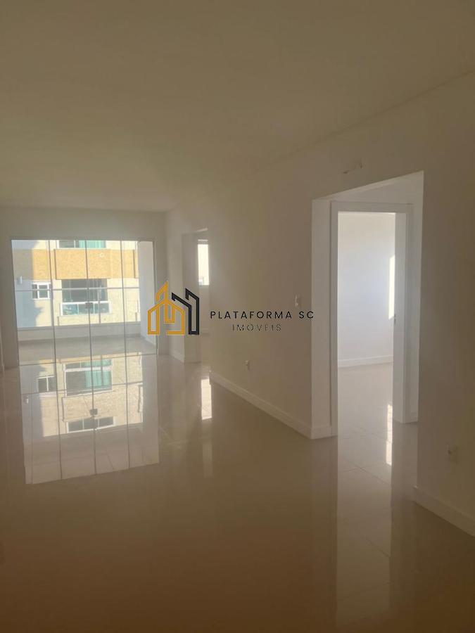 Apartamento à venda com 3 quartos, 95m² - Foto 2