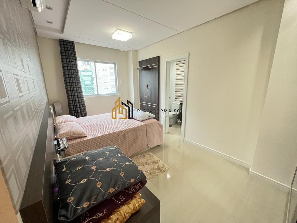 Apartamento à venda com 4 quartos, 210m² - Foto 2