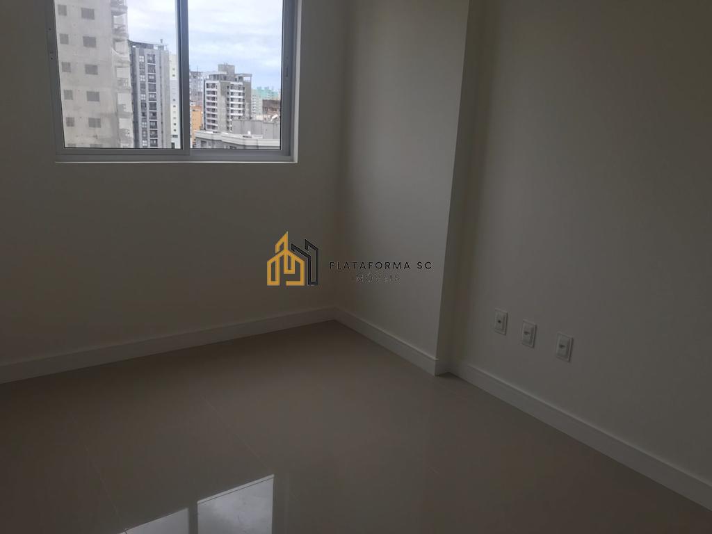 Apartamento à venda com 3 quartos, 95m² - Foto 2