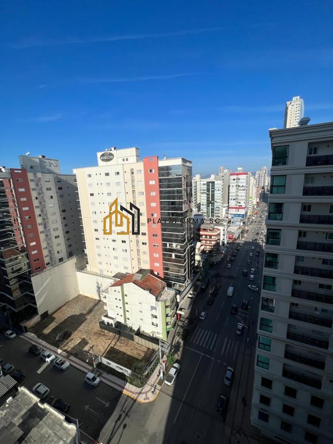 Apartamento à venda com 4 quartos, 222m² - Foto 4