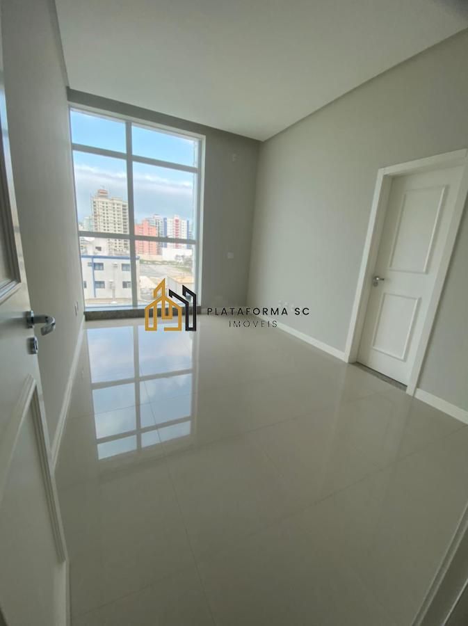 Apartamento à venda com 4 quartos, 195m² - Foto 22