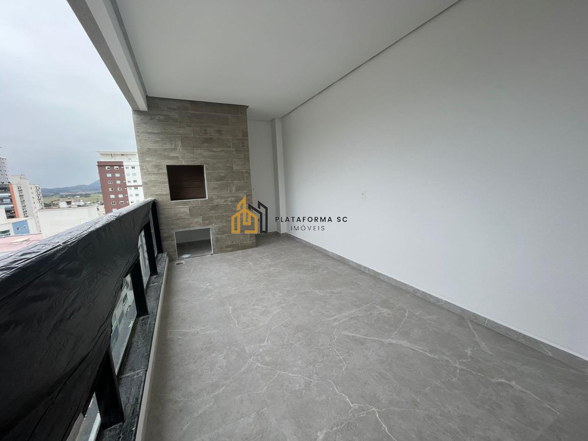 Apartamento à venda com 3 quartos, 140m² - Foto 2