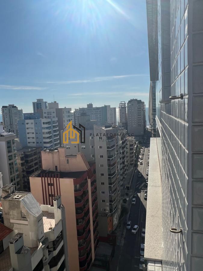 Apartamento à venda com 3 quartos, 134m² - Foto 2