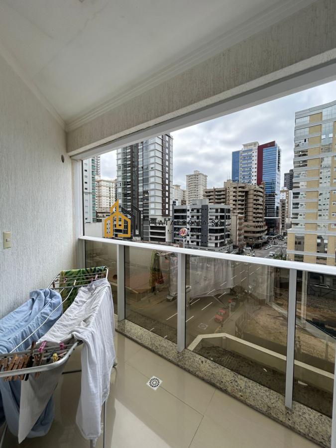 Apartamento à venda com 3 quartos, 202m² - Foto 9