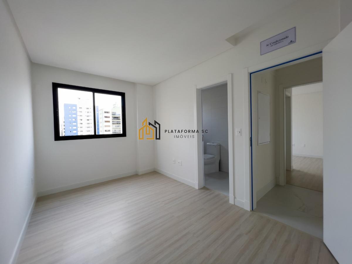 Apartamento à venda com 4 quartos, 162m² - Foto 2