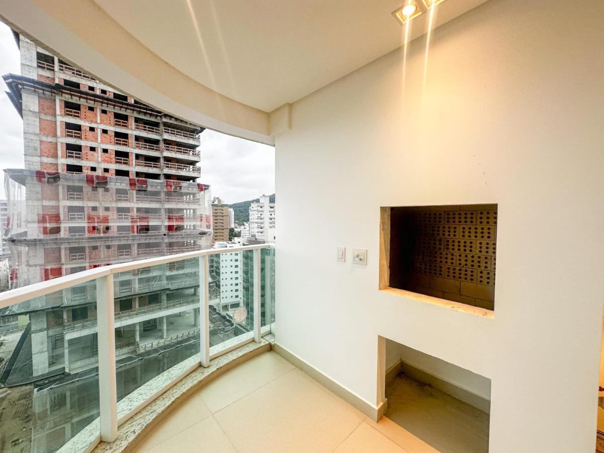 Apartamento à venda com 3 quartos, 141m² - Foto 2