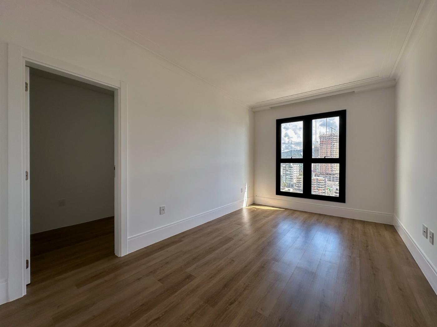 Apartamento à venda com 4 quartos, 208m² - Foto 35