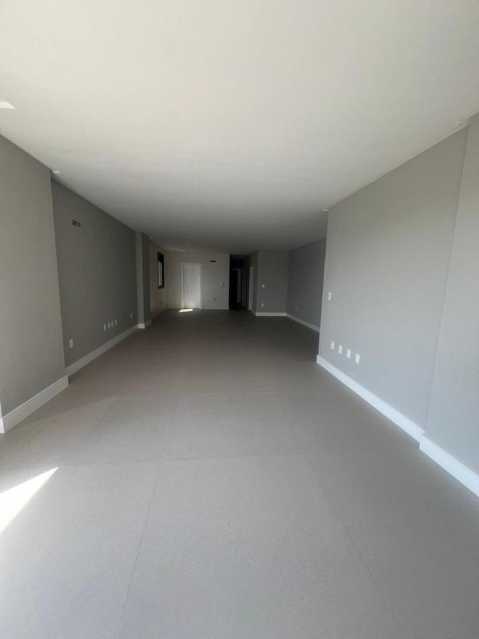 Apartamento à venda com 4 quartos, 197m² - Foto 17