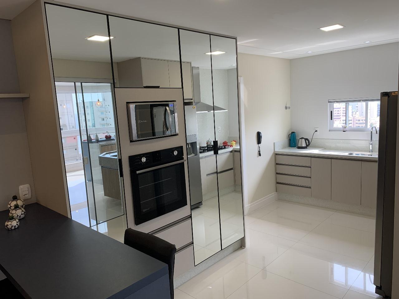 Apartamento à venda com 3 quartos, 185m² - Foto 6